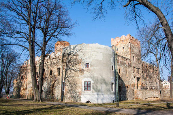 Atrakcje regionu ząbkowickiego ruiny-zamku